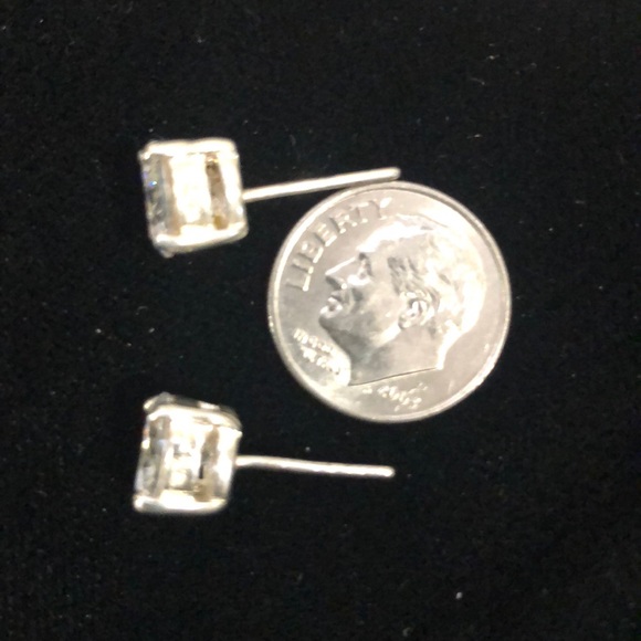 925 sterling silver cubic zirconium stud earrings. - Picture 5 of 5